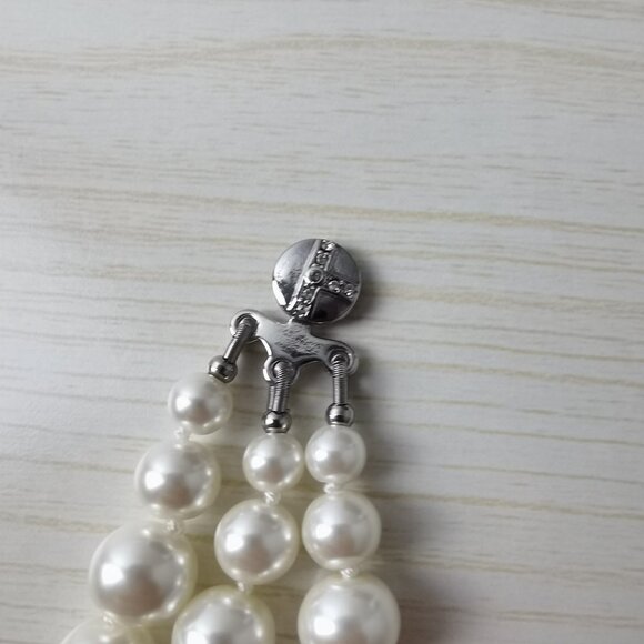 Vivienne Westwood Three Row Pearl Bas Relief Choker - Picture 7 of 8